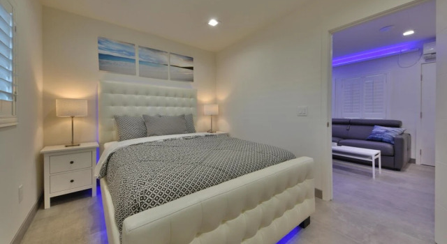 1244#1 Spectacular Contemporary Apartment by Beach