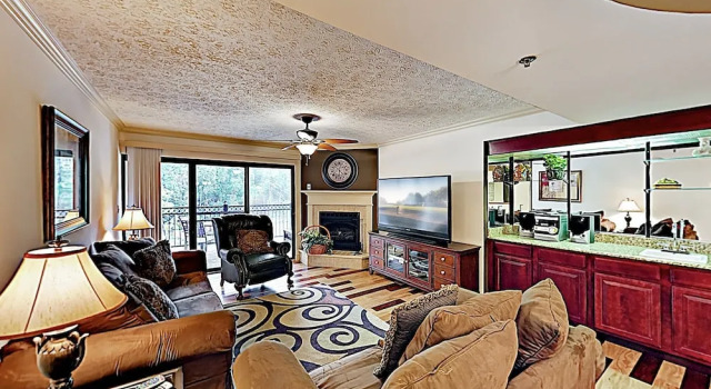 New Listing! Smoky Mountain Near Downtown 2 Bedroom Condo