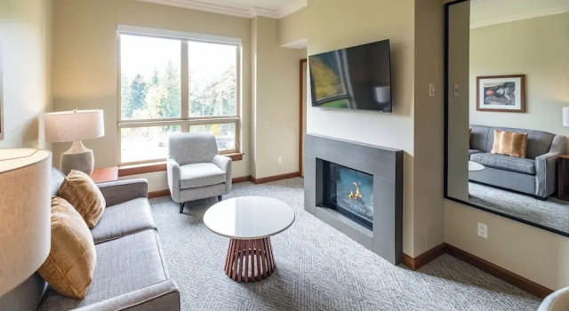 Люкс c 1 комнатой с балконом Sutton Place Hotel Revelstoke Mountain Resort