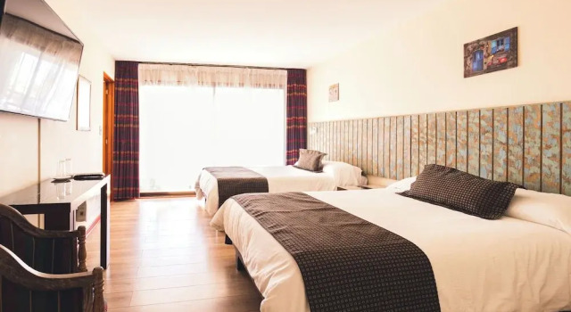Двухместный номер Superior с балконом и с видом на город Hotel Canto del Mar