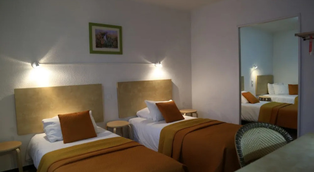 Четырёхместный семейный номер Standard Hôtel Concorde Béziers
