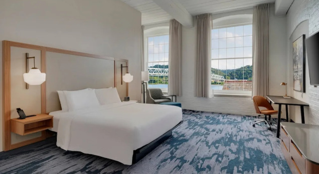 Двухместный люкс Fairfield Inn & Suites Madison Historic Eagle Cotton Mill
