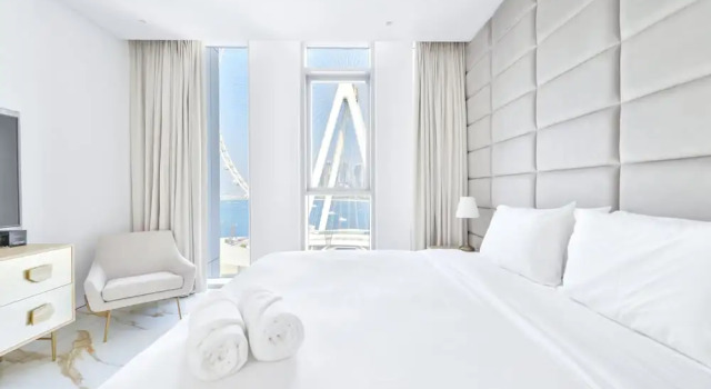 Lavish & Equipped 2 BR Facing Ain Dubai