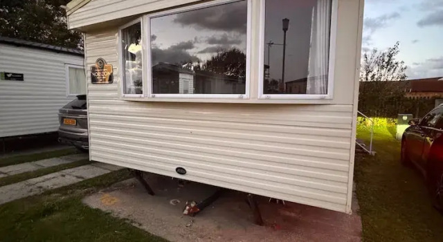 2 Bed Caravan - Sleeps 6 - Pet Friendly, Parking