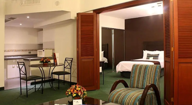 Полулюкс El Polo Hotel & Suites