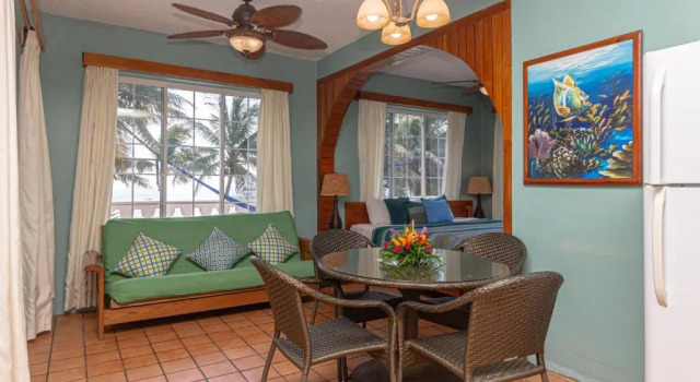 Люкс с видом на океан Blue Tang Inn - Beachfront Suites and Pool