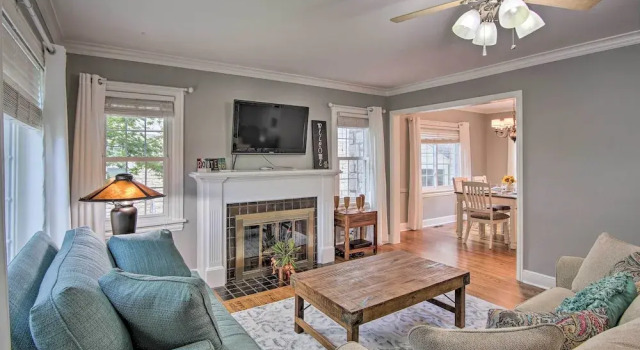 Коттедж Charming Tulsa Bungalow w/ Furnished Deck!