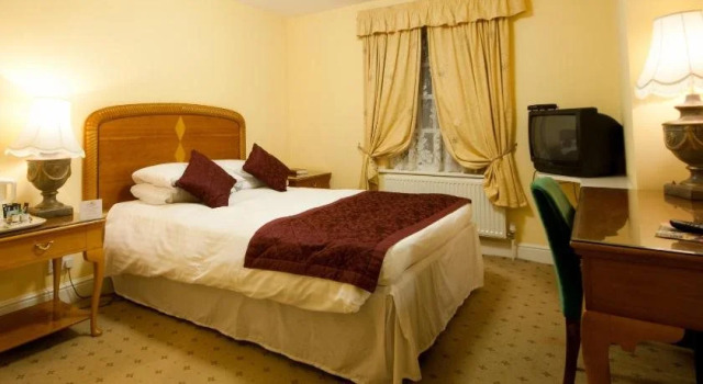 Templars Hotel and Carvery, Забронировать Отель Болдок Хартфордшир