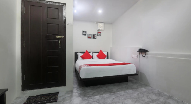 OYO 19292 55 Pillars House