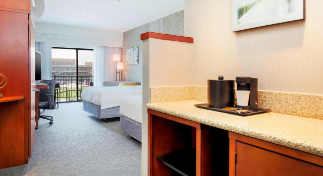 Четырёхместный номер Standard с балконом Residence Inn by Marriott Arlington South