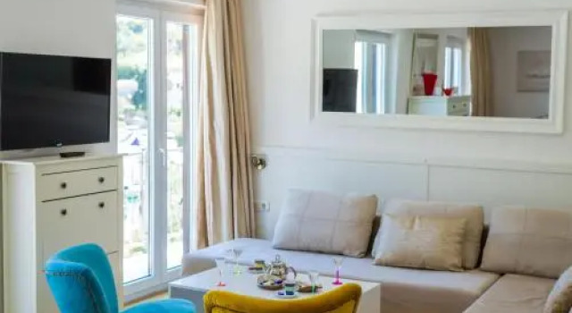 Five-Bedroom Apartment in Zaton Mali