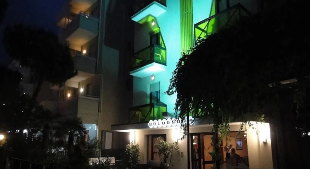 Hotel Bologna, Забронировать Отель Мирамаре Римини