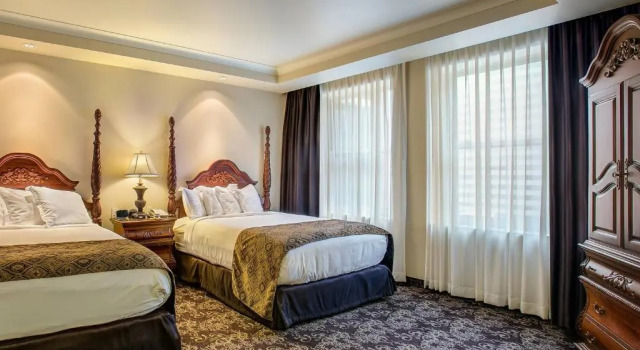 Четырёхместный номер Standard Davenport Hotel, Autograph Collection