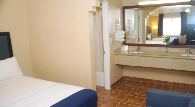 Hollywood Inn Express South, Забронировать Отель Голливуд Лос-Анджелес, рядом с Станция метро Westlake / MacArthur Park