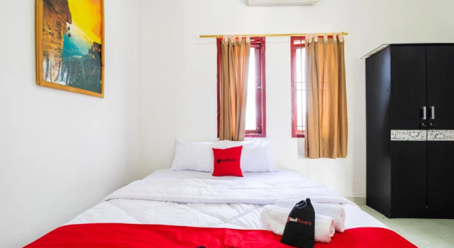 RedDoorz near Universitas Pamulang