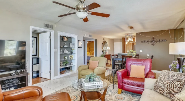 DP 202C Recently renovated 2 bedroom condo near Destin Harbor and amazing views by RedAwning, 예약 호텔 데스틴 Emerald Coast