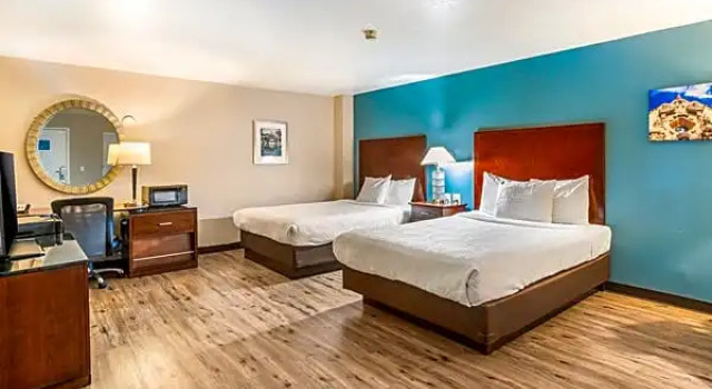 Четырёхместный номер Deluxe Hotel Hacienda at Ontario Ranch