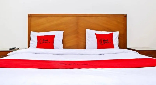 Deluxe Doppel Zimmer Residences by RedDoorz near Rumah Mode
