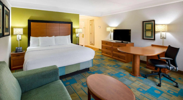 Двухместный номер Executive La Quinta by Wyndham Haywood Mall-Near Greenville Downtown