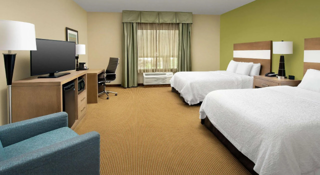Четырёхместный номер Standard Hampton Inn Lake Charles