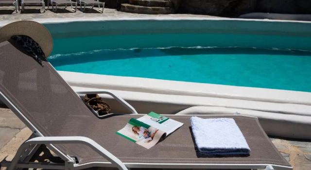 Вилла Elegant villa with ocean views & 2 pools