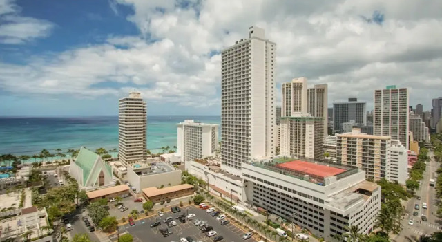 Номер Standard Waikiki Banyan - Ocean View Tower 1 Suite 2214