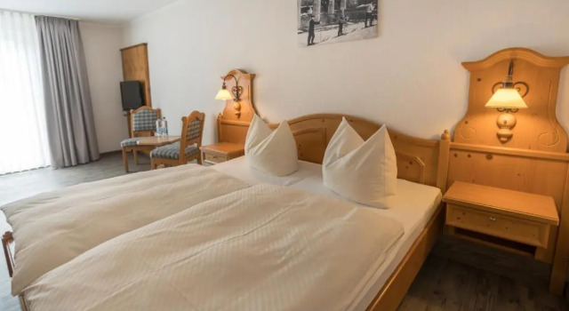 Hotel Willinger Mitte, Забронировать Отель Виллинген Димельзее