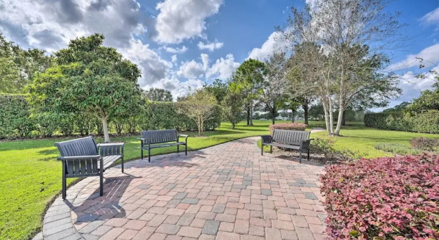 10 Mi to Disney + Heated Pool: Florida Abode!