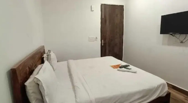 Roomshala Hotel Seven Near Aims, Забронировать Отель Отели Нью-Дели с парковкой, Парковка
