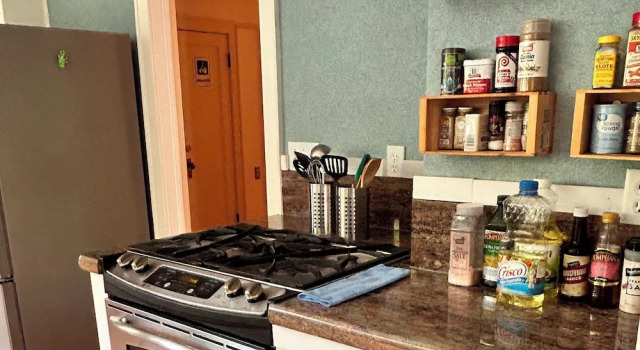 Номер Economy 250 N Adams St