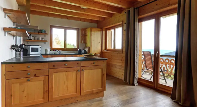 Шале с балконом Modern Chalet with Hot Tub in Les Collons