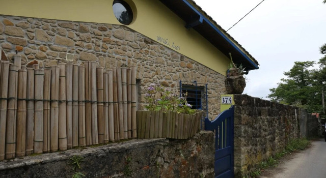 Chalet with 5 Bedrooms in Donostia, with Wonderful Mountain View, Furn, Rezerwuj Chalet Hotele w Baskonia z parkingiem, Parking