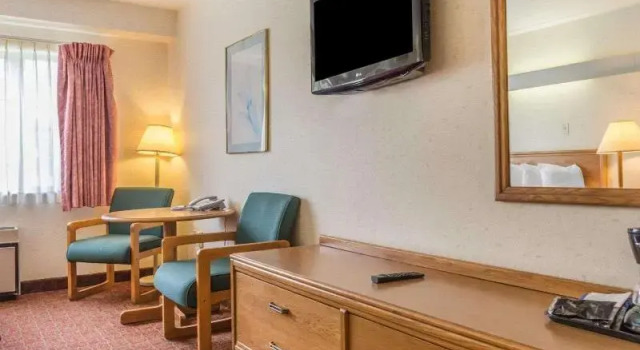 Четырёхместный номер Standard Quality Inn Royle