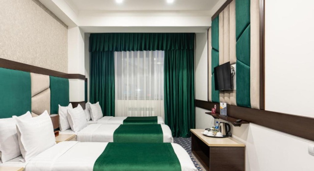 Трёхместный номер Standard Shahzoda Grand Hotel - "Best Hotel Award Winner"