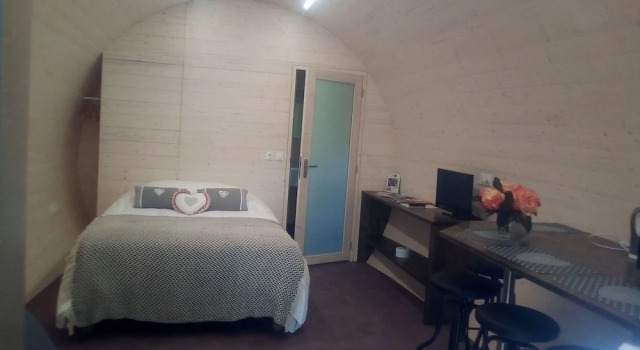 " village tonneaux de tirpoil ", Rezerwuj Hotel Gennes-Val-de-Loire 