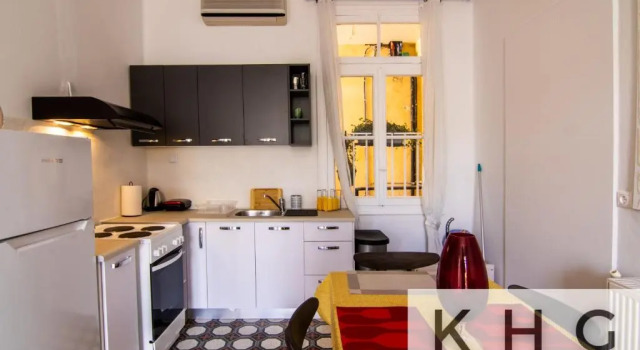 Eleni's super central apartments! 5 minutes walking from everything!