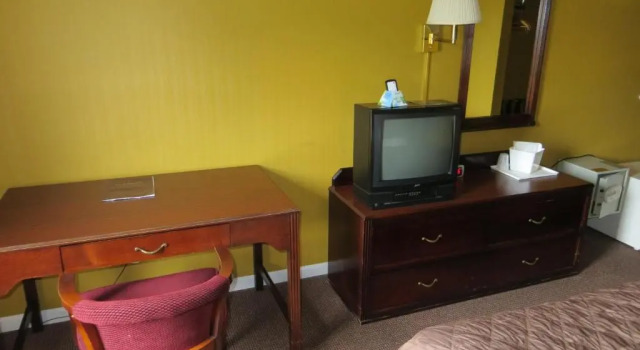 Четырёхместный номер Standard Americourt Hotel and Suites - Elizabethton