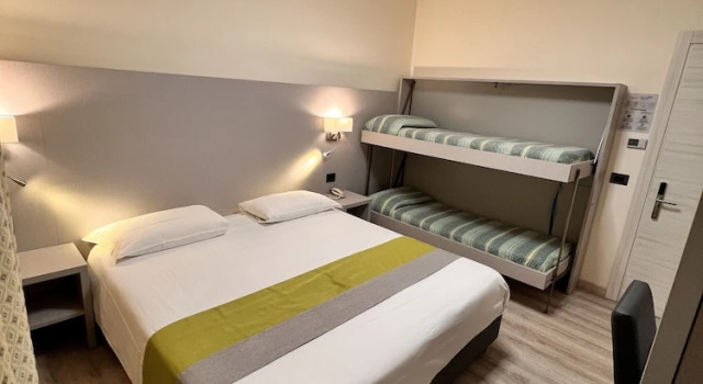 Четырёхместный номер Standard Hotel Aurora