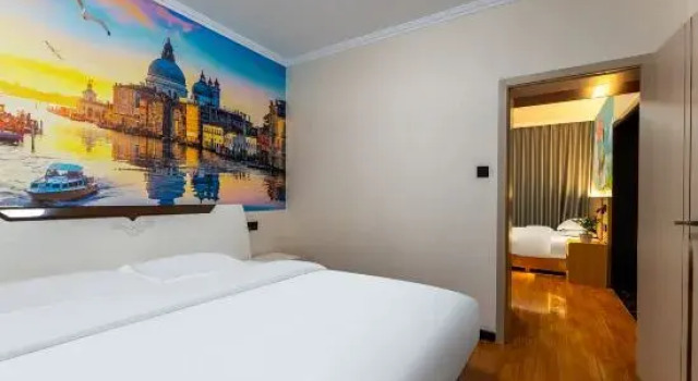 Семейный люкс с видом на реку Floral Hotel · Xiangyi Hotel