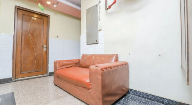 OYO 9448 Hotel Karan Palace, Забронировать Отель Отели Нью-Дели с парковкой, Парковка