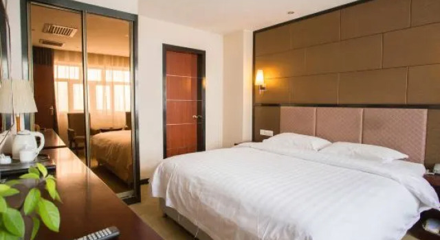 Люкс Deluxe Urumqi Wenyuan Hotel
