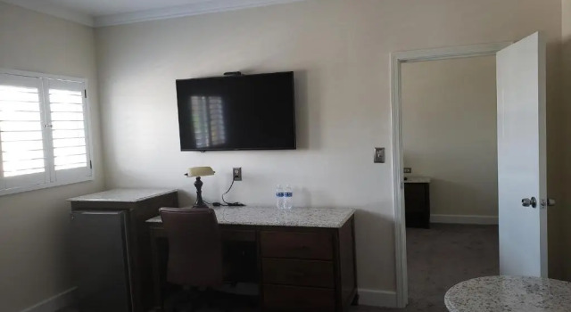 Четырёхместный номер Standard Hotel Caesars