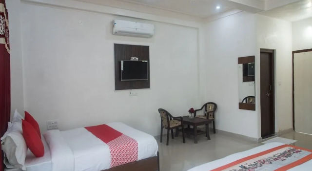 OYO 12131 Vallabh Villas, Забронировать Отель Отели штата Раджастхана с парковкой, Парковка