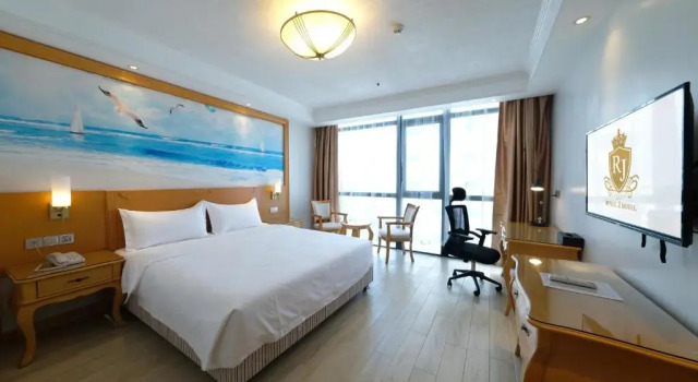 Номер Deluxe Royal J Hotel