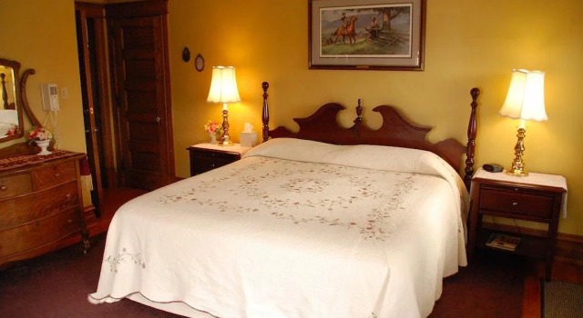 Keystone Inn Bed and Breakfast, Забронировать Отель Отели Backbone Mountain с парковкой, Парковка
