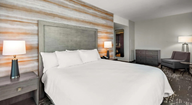 Двухместный люкс Embassy Suites by Hilton Jonesboro Red Wolf Convention Center