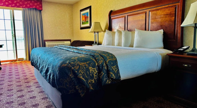 Двухместный номер Deluxe с балконом и с видом на озеро Hamilton Inn Select Beachfront Mackinaw City