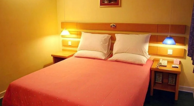 Home Inn Shenzhen Huaqiang North, Забронировать Отель Шэньчжэнь Shenzhen Area, рядом с Шэньчженьский большой театр