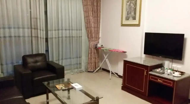 Полулюкс Taj Plaza Hotel