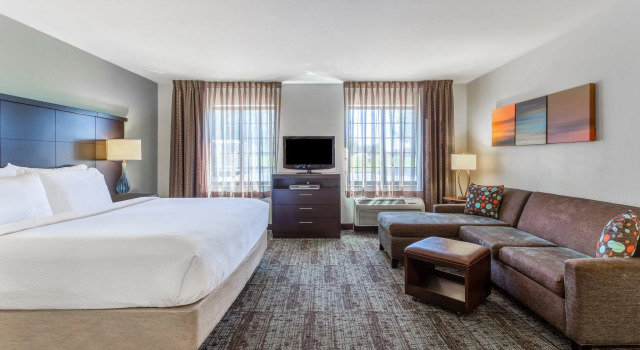 Двухместный люкс Staybridge Suites Davenport by IHG